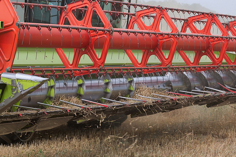 Украина ежегодно теряет до 10% урожая зерна из-за дефицита комбайнов