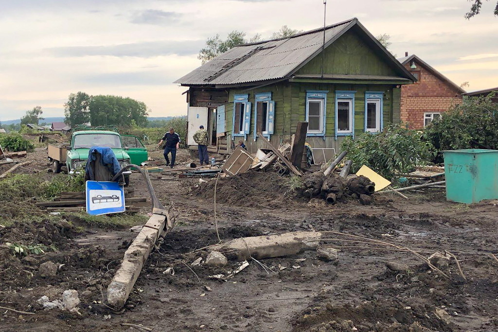 Более 18 тонн гумпомощи выдали пострадавшим от паводка в Иркутской области