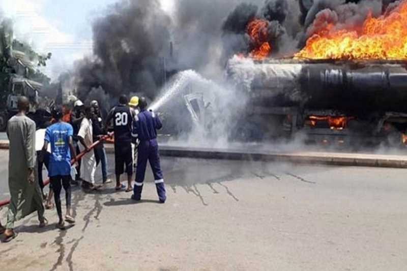 Взрыв бензовоза в Танзании: погибли более шестидесяти человек