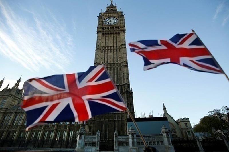 Парламент Великобритании проголосовал против досрочных выборов