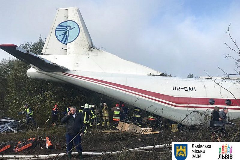 Авиаслужба запретила полеты компании, чей самолет упал подо Львовом