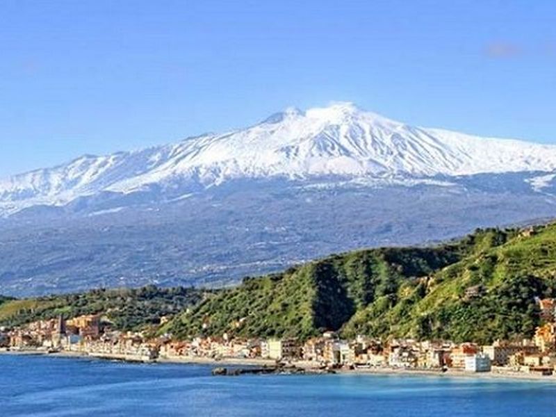 Вулкан Этна сползает к Средиземному морю