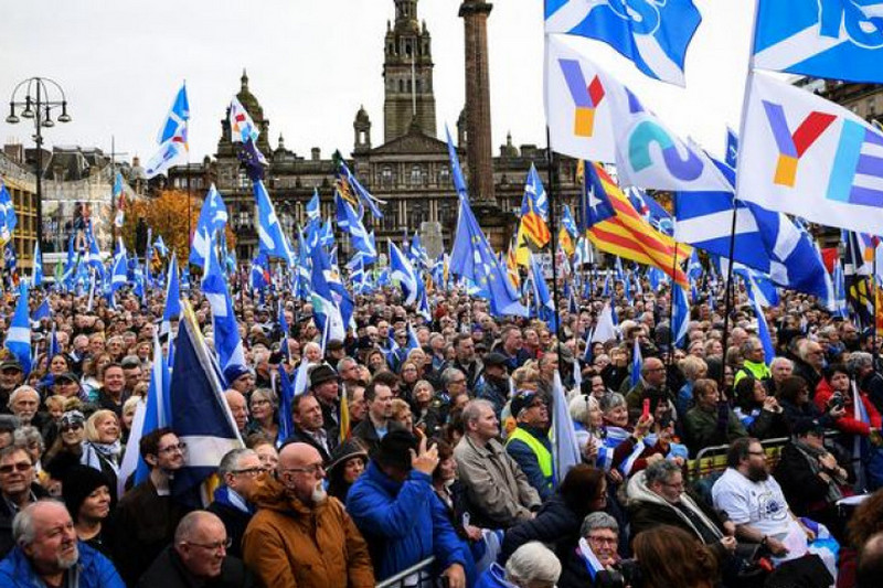 В Шотландии тысячи активистов вышли на митинг за независимость от Великобритании