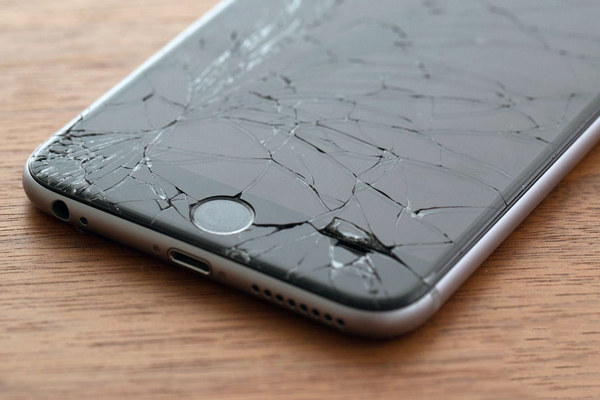 Причины повреждения экранного модуля Айфона 7