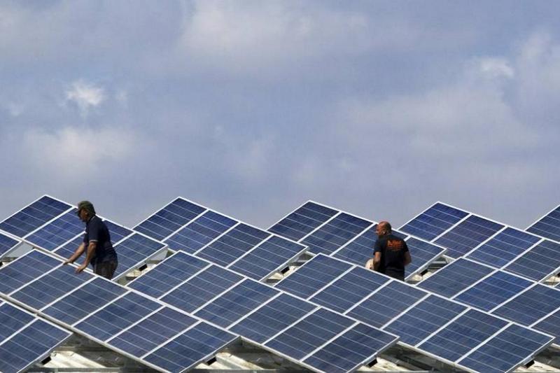 Израильские ученые придумали, как сохранять солнечные батареи всегда чистыми