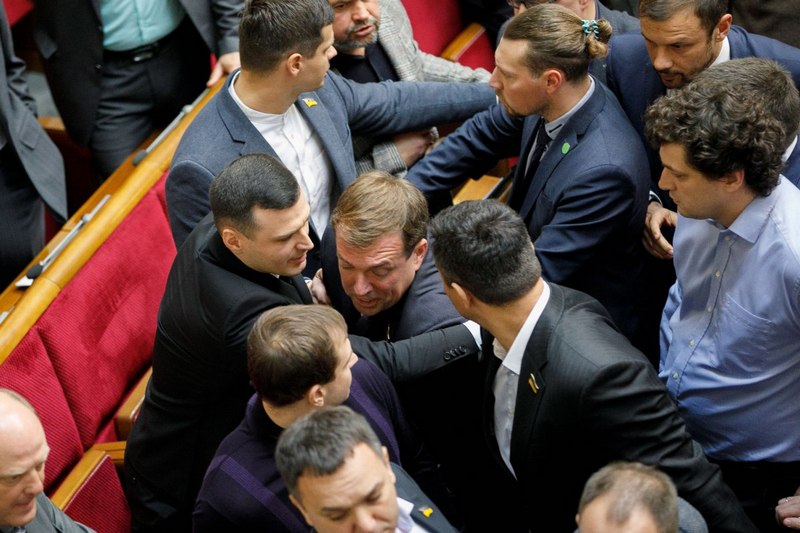 Рада не сняла, а