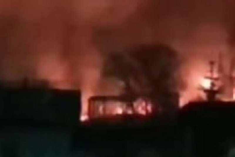 В России вспыхнул пожар на нефтехимическом заводе