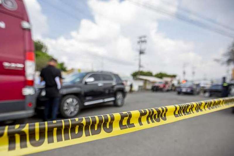 В Мексике школьник застрелил учительницу и покончил с собой