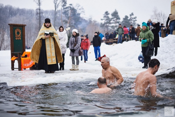 Православная церковь Украины призывает отказтаться от купания в проруби