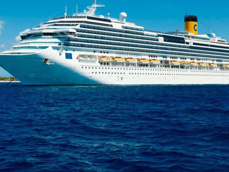 У берегов Италии из-за коронавируса заблокирован лайнер с 6 тыс. пассажиров