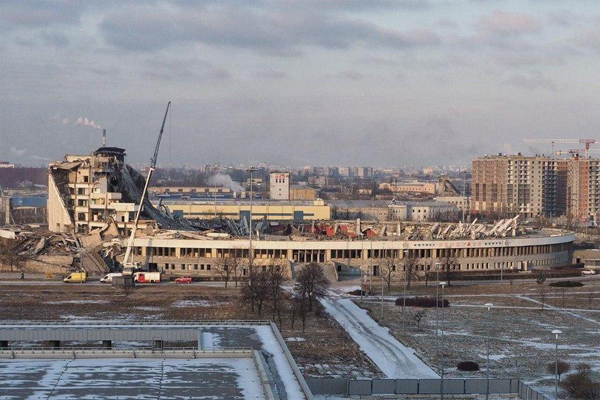 В Санкт-Петербурге во время демонтажа рухнула крыша огромного стадиона (фото, видео)