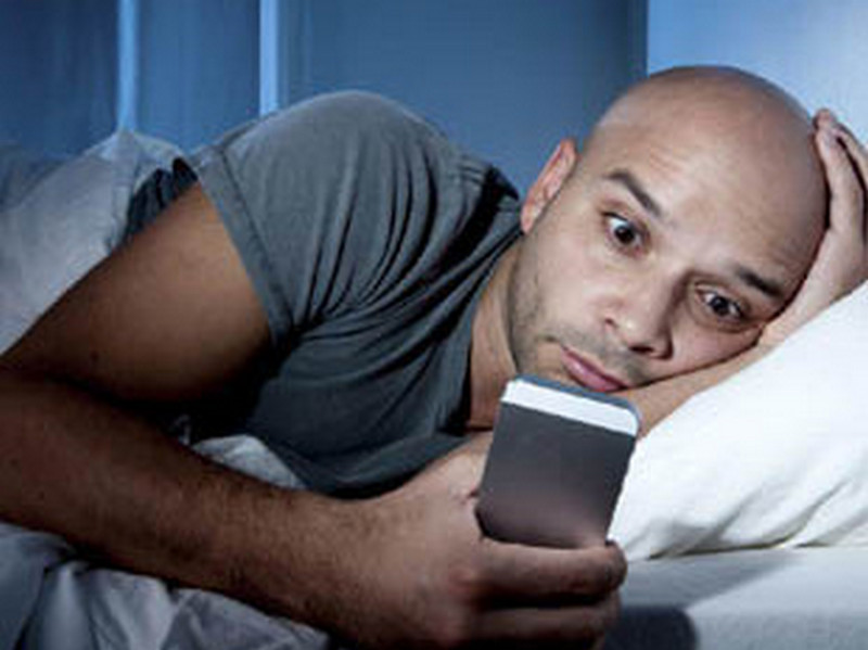 Ученые выявили негативное влияние смартфонов на качество сна