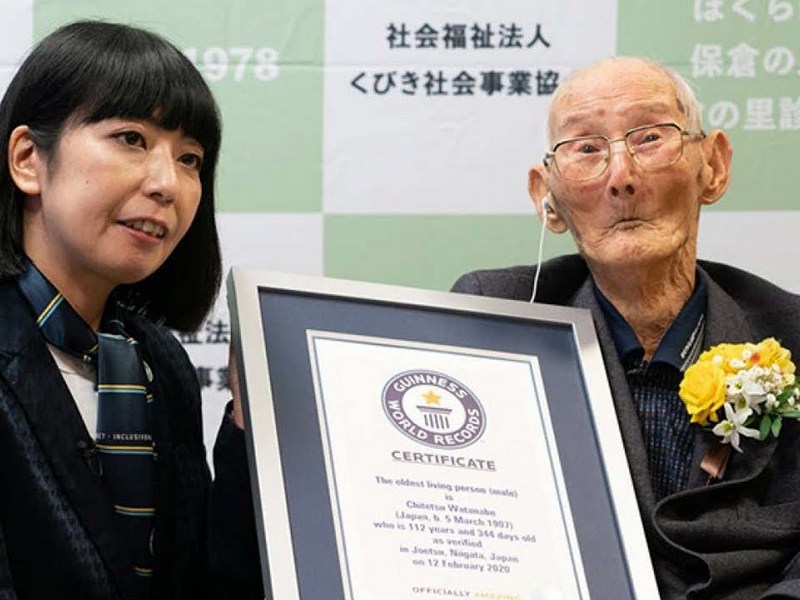 В Японии скончался старейший в мире мужчина