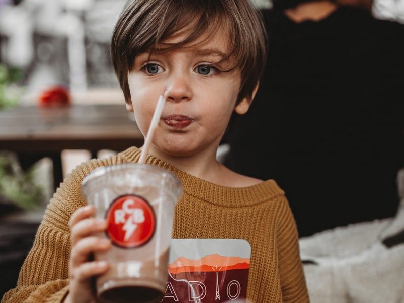 Можно ли давать ребёнку пить кофе и в каком возрасте?