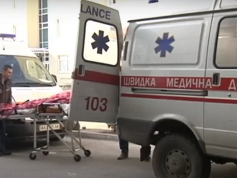 ЧП в школе: 11 школьников попали в больницу из-за отравления газом
