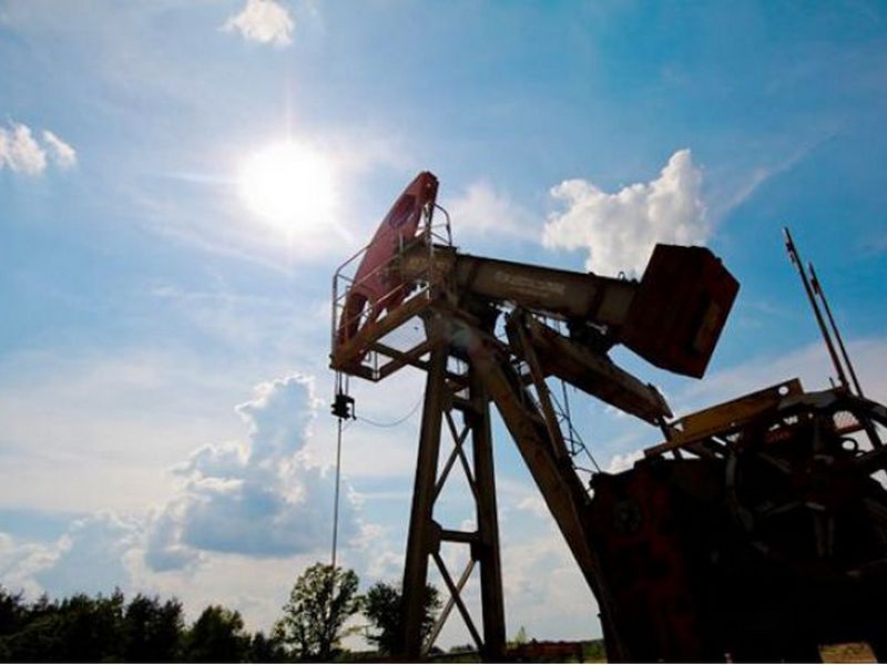 Россия отказалась от планов увеличивать добычу нефти