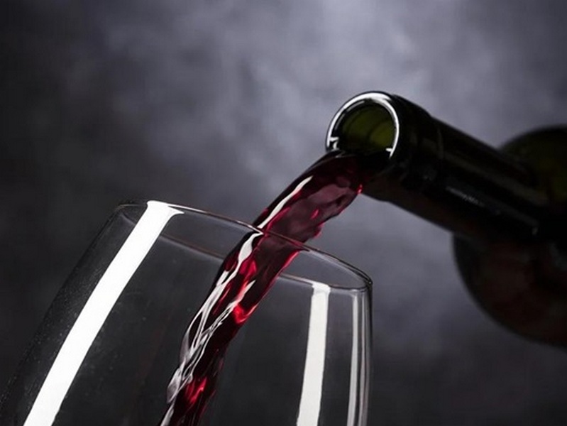 Красное вино замедляет старение - ученые