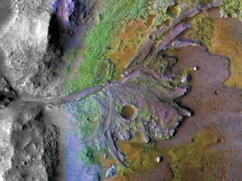 Ученые нашли на Марсе следы реки