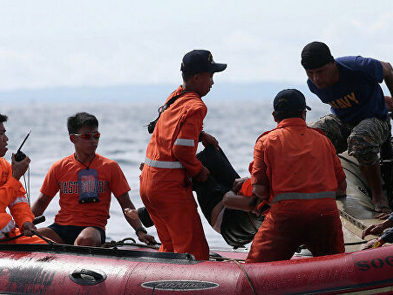 На Филиппинах столкнулись два судна: ищут 14 человек