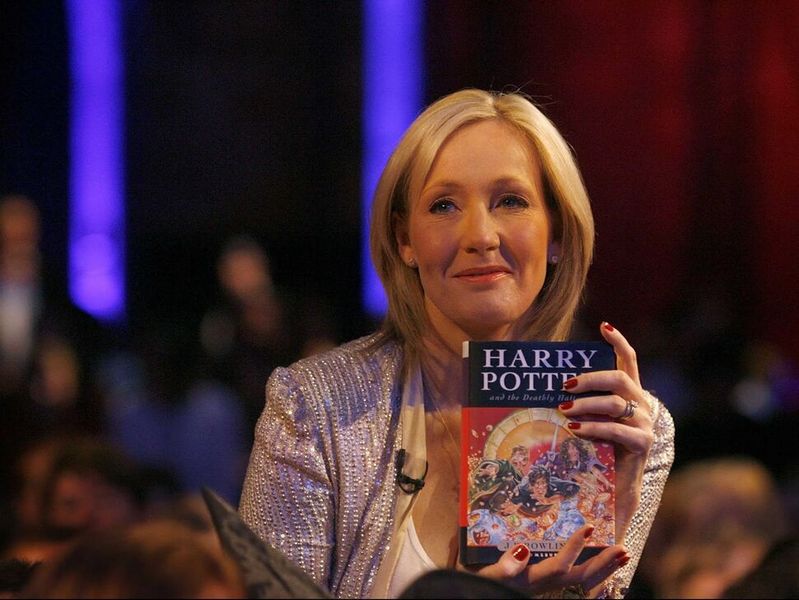 Писатели выразили презрение к автору «Гарри Поттера»