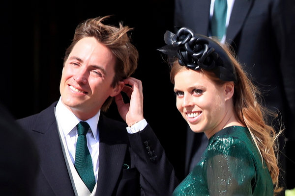 Британская принцесса вышла замуж на церемонии с коронавирусными ограничениями