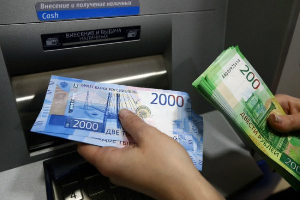 Треть россиян готовы забрать все свои вклады из банков