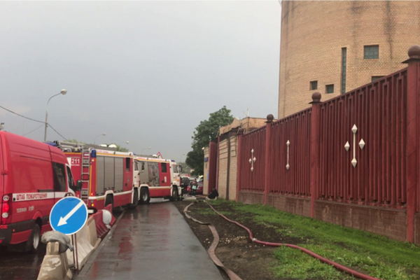 В Москве на территории женского СИЗО произошел пожар: эвакуировали около 600 человек