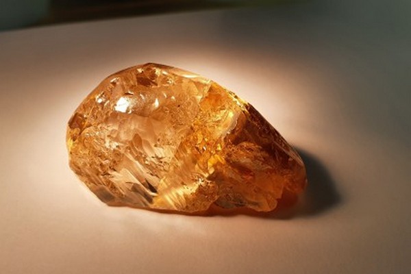 В России нашли самый большой в истории цветной алмаз - его размеры впечатляют