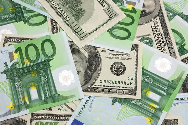 Рада хочет запретить чиновникам держать деньги в валюте