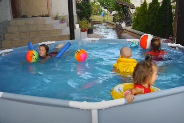 Под Черновцами пятилетний малыш утонул в домашнем бассейне, родные отвлеклись на секунду