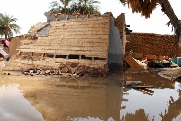 В Африке затопило целую страну: вода смыла десятки тысяч домов, видео