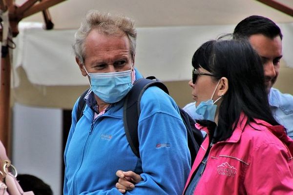 Коронавирус в Украине: как правильно носить защитную маску