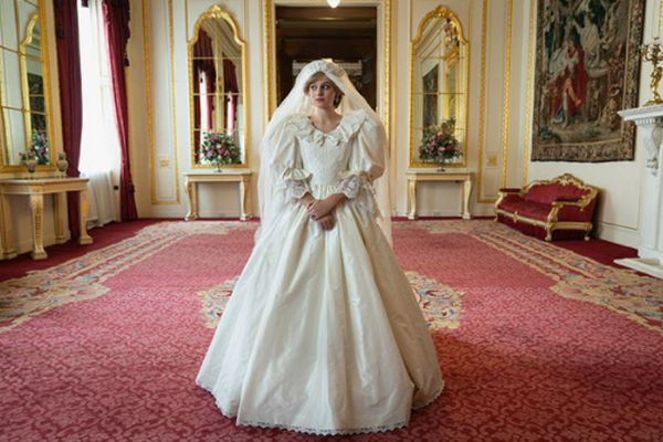 Netflix показал кадр с принцессой Дианой в свадебном платье из нового сезона сериала 