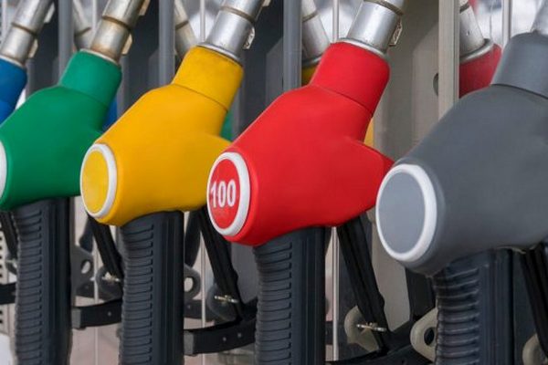 В Раде обсуждают возможность снижения цен на бензин