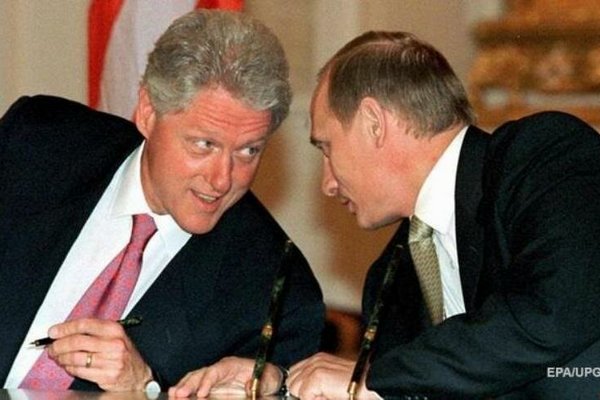 Рассекречен разговор Путина и Клинтона о трагедии подлодки 